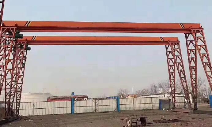 龍門吊設(shè)備電動機的絕緣層構(gòu)造，是根據(jù)電流量尺寸或是工作電壓多少明確?