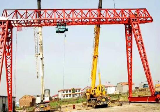 花平臺式門式起重機(jī)和包廂式，到底有什么區(qū)別？