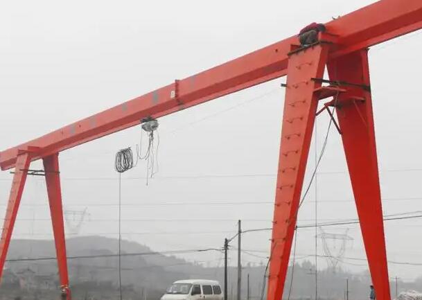 想訂制龍門吊，先要告知生產(chǎn)廠家自身工業(yè)廠房的高度