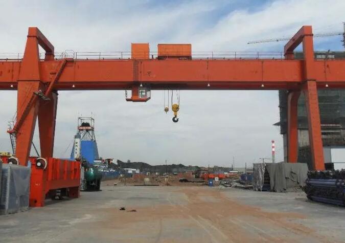 雙梁吊鉤門式起重機(jī)貨場(chǎng)使用 雙梁吊鉤門式起重機(jī)貨場(chǎng)使用