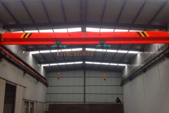 起重吊鉤橋式起重機(jī)運(yùn)用比較普遍的起重設(shè)備 起重吊鉤橋式起重機(jī)運(yùn)用比較普遍的起重設(shè)備