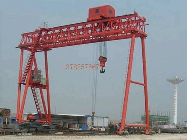 下方人員的**依賴于龍門吊操作人員的謹(jǐn)慎操作，你知道應(yīng)該如何保證嗎？