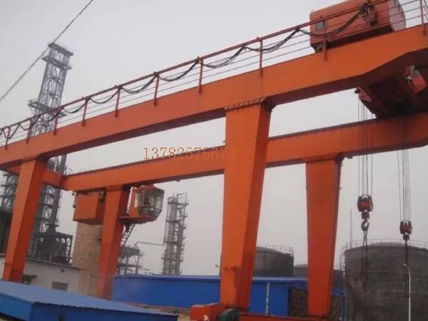 龍門吊軌道的清潔和平整對設(shè)備運(yùn)行*關(guān)重要，你了解如何保證嗎？