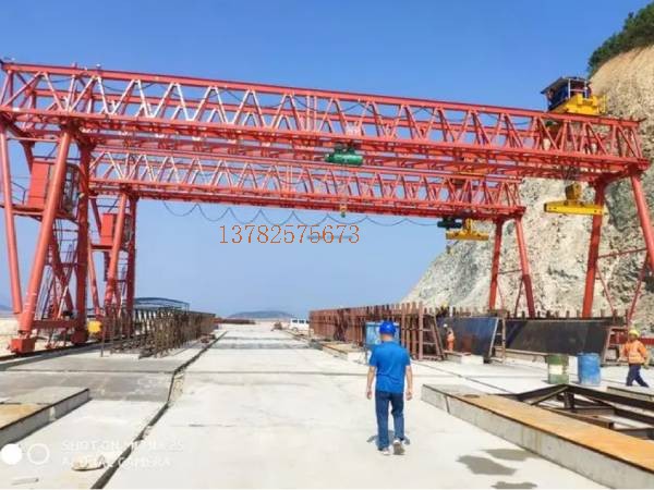 龍門吊作業(yè)中如何處理突發(fā)事件和緊急情況？