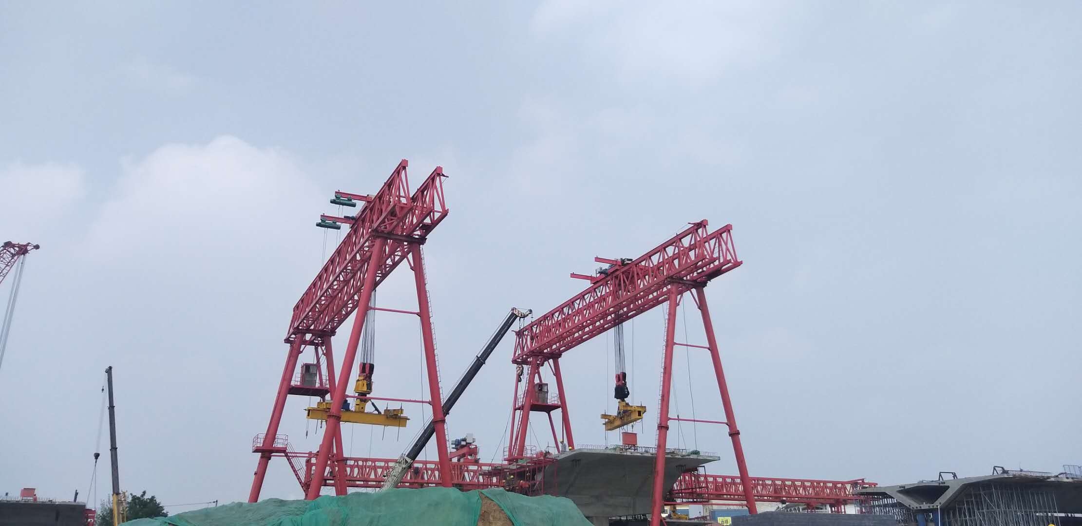 門式起重機廠家分享:吊鉤橋式起重機QD型20/5T技術詳情